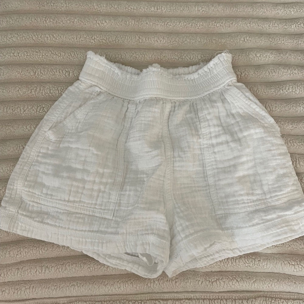 white linen shorts